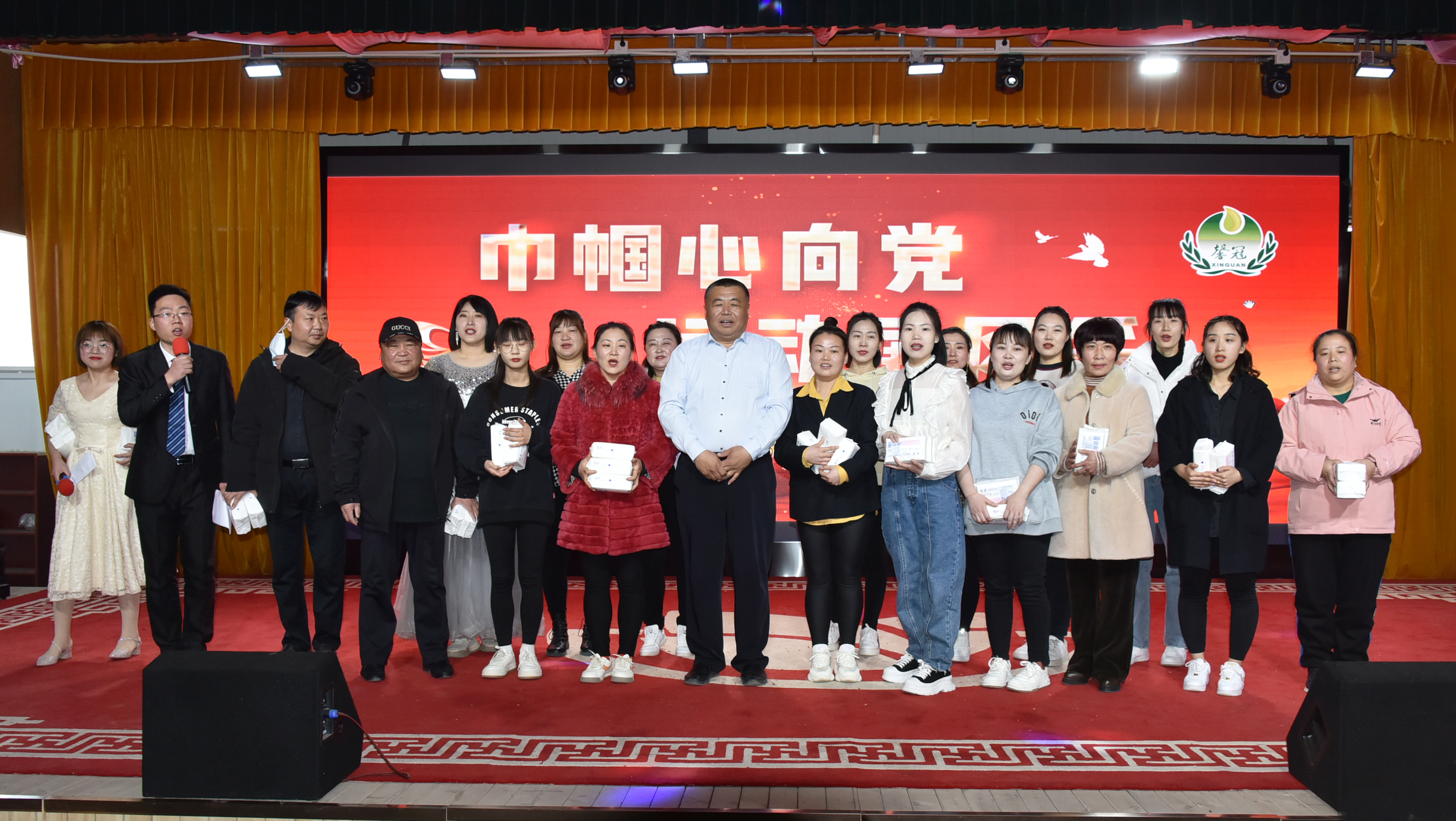 巾幗心向黨，運(yùn)動(dòng)展風(fēng)采
